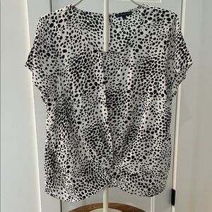 NWOT Adrianna Papell Black and White Spotted Blouse